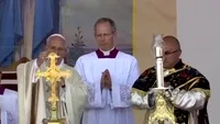 Papa Francisc dă dreptul preoţilor catolici să ierte avorturile