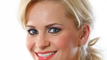 Paula Chirila, despre statutul de mamica: Daca inainte imi trebuiau cel putin doua-trei ore ca sa ma pregatesc pentru a iesi din casa, acum timpul pentru machiaj si aranjat a scazut dramatic!