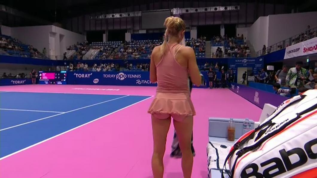 Tenismena Camila Giorgi a jucat la Tokyo cu fundulețul la vedere!
