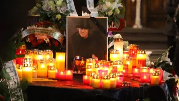 Apariție complet neașteptată! Cine a apărut la înmormântarea lui Mihai Constantinescu, în urmă cu câteva minute