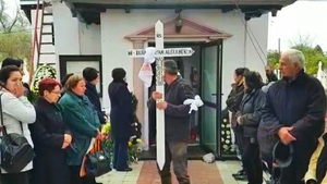 Mama copilului care a murit într-un spital privat, declarații cutremurătoare la înmormântare. "Eu alt scop nu mai am acum..."