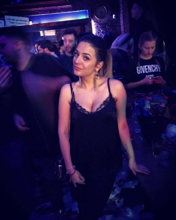 Toată lumea îl știe pe Oreste, dar să vezi ce fiică are! Sabina s-a culcat pe trecerea de pietoni