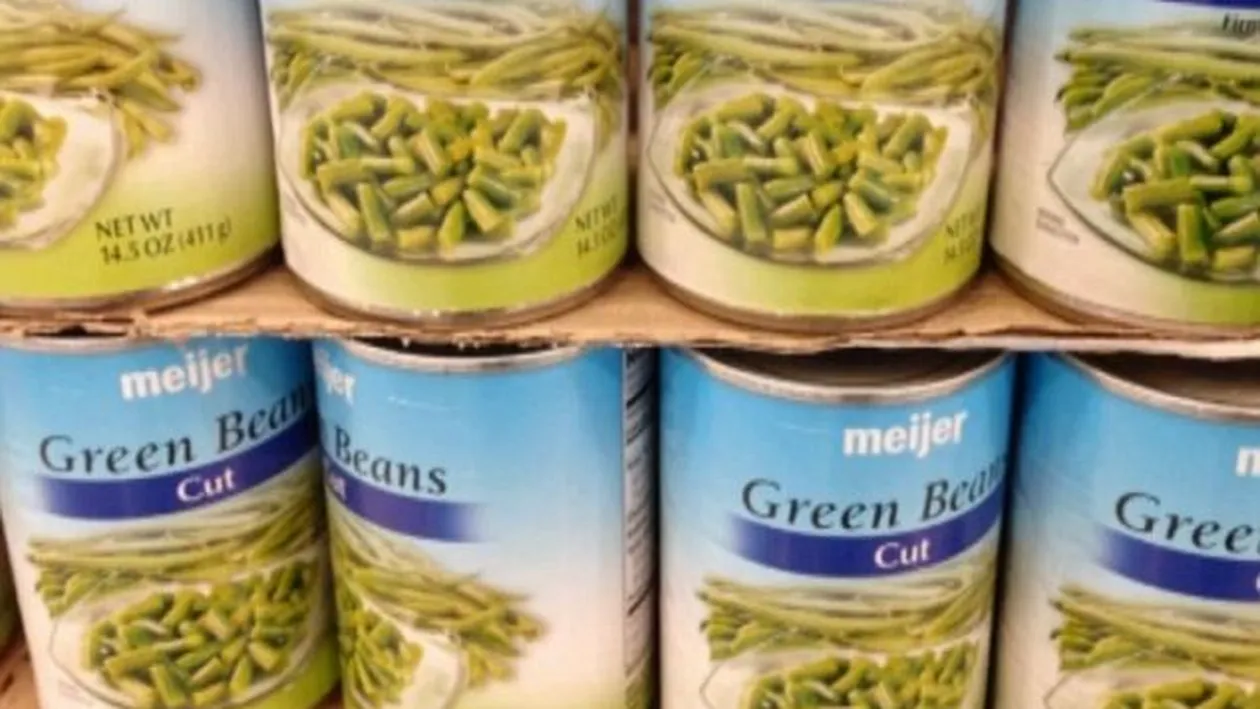 A mers la supermarket sa cumpere fasole verde pentru cina, dar cand a ajuns acasa si a pus alimentul pe farfurie a sarit ca arsa! Ce era in conserva