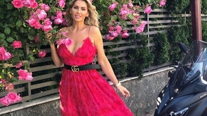 Andreea Bănică i-a înnebunit pe bărbați cu un decolteu amețitor și fără sutien. Ce i-a răspuns unui fan care i-a spus că s-a photoshopat