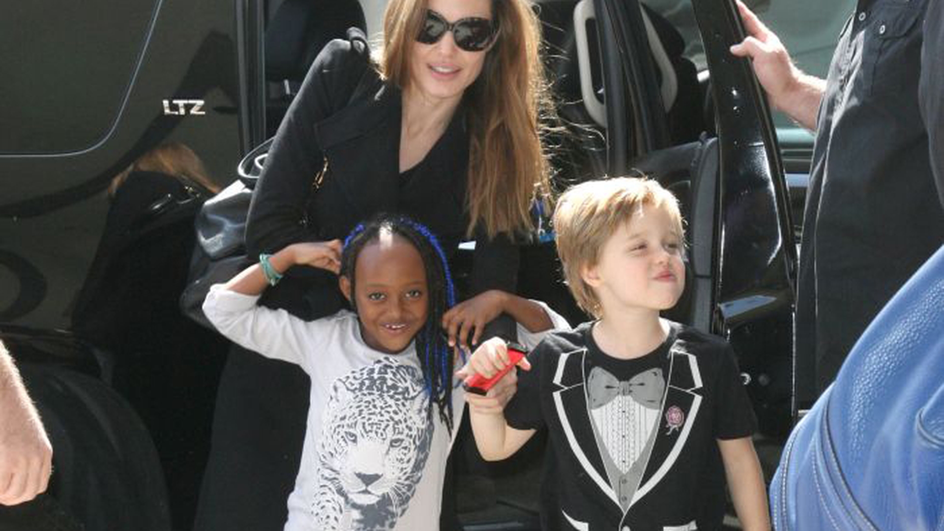 Shiloh, fiica Angelinei Jolie şi a lui Brad Pitt, se pregăteşte pentru operaţia de schimbare de sex!