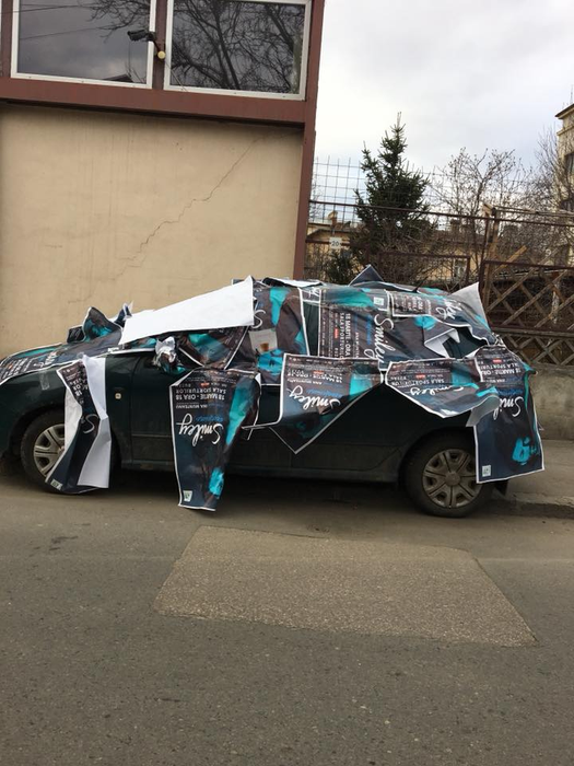 Mașina unui bucureștean a fost “invadată“ de…Smiley! Motivul este unul incredibil