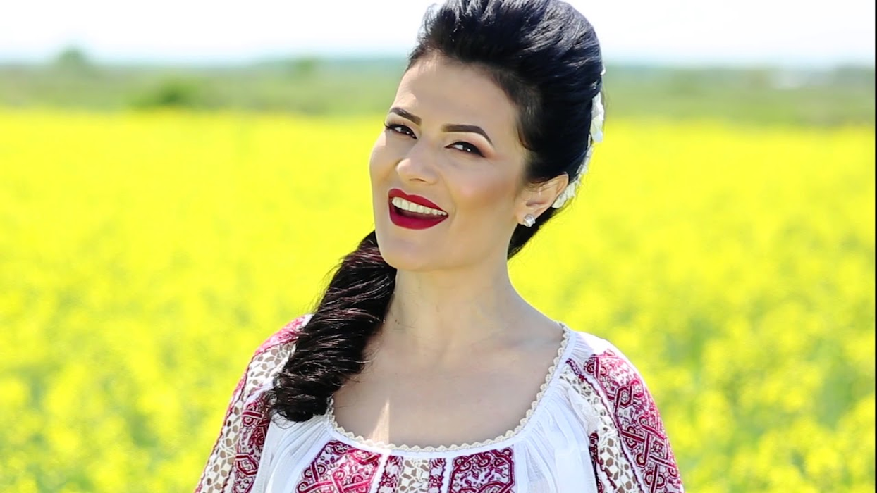 Cum arată cântăreața Olguța Berbec în ultimul trimestru de sarcină. FOTO
