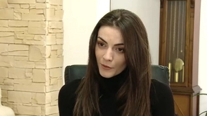 Are 28 de ani și conduce o mașină de mare tonaj. Tânăra care și-a lăsat diplomele „în sertar” pentru șosea: „Camionul te învață să trăiești”