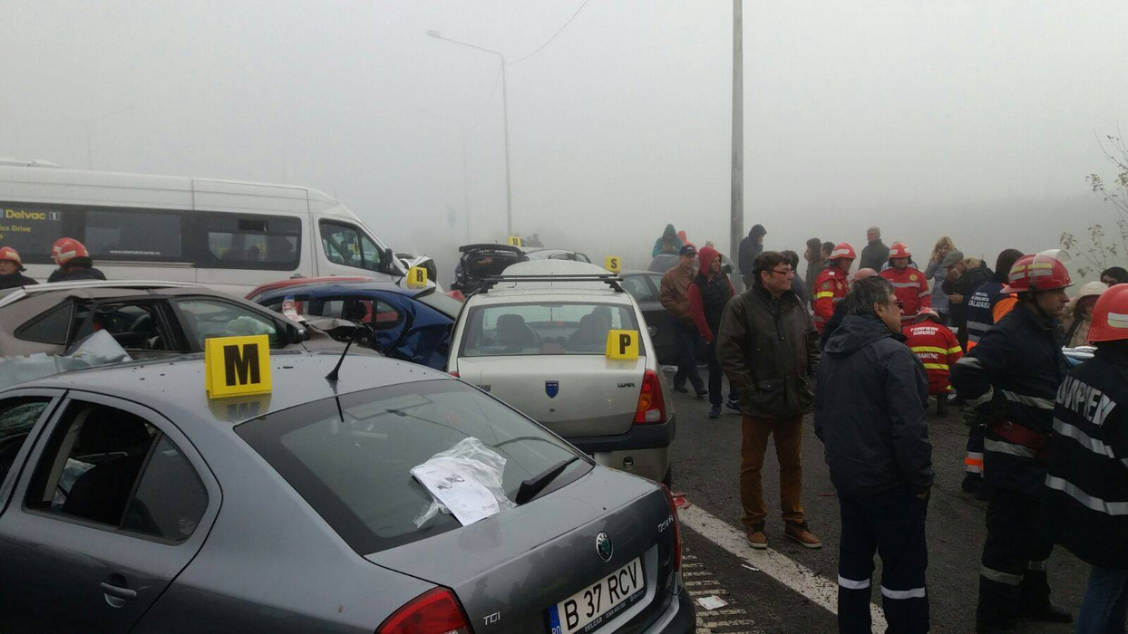 A mai murit o femeie în  accidentul de pe A2.  Sunt 60 de raniti