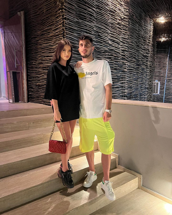 . Soția fotbalistului a născut astăzi o fetiță, în jurul orei 09:27 dimineața /(sursă foto: Instagram)