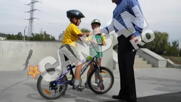 Faceti loc, Boc s-a suit pe skateboard! Uite cum a incercat sa-si tina echilibrul!