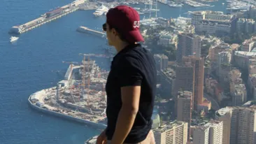 Cum arată Ayan Schwarzenberg, fiul Mihaelei Rădulescu. S-a transformat într-un bărbat extrem de atăgător