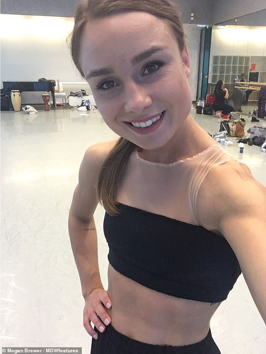 Megan Brewer, o balerină anorexică de 22 de ani, obligată de un ”demon” să danseze 10 ore pe zi fără întrerupere