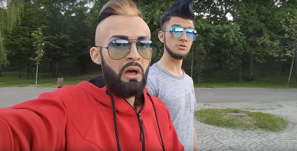 Malone și Roby Roberto, în viața reală! Ipostazele în care apar doi tineri care seamănă cu celebrele personaje din filmele lui Mihai Bendeac: „Am ieșit cu iubitele. Lumea cataloghează aiurea!”