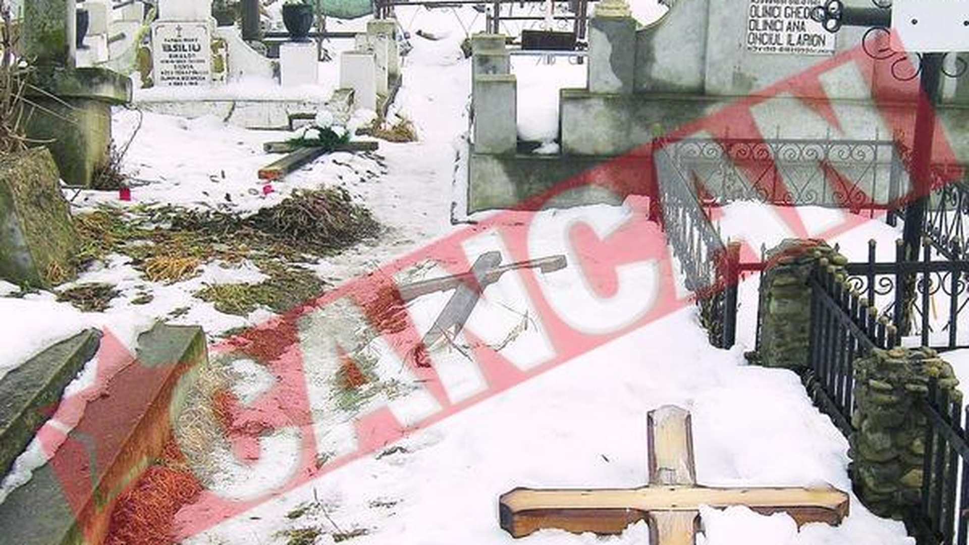 Zeci de morminte profanate de elevi