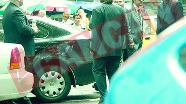 Cu armata de bodyguarzi la tribunal