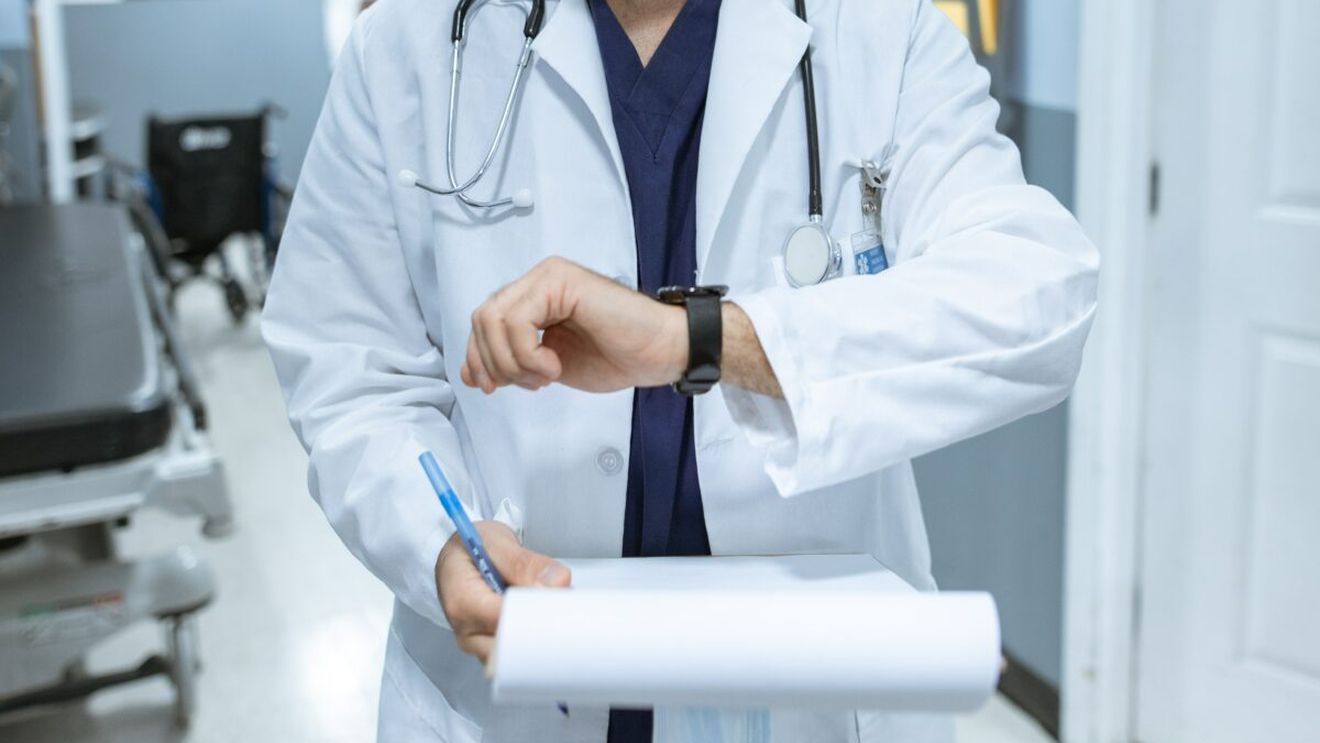 Ciudatul caz de la Constanța. Cu măseaua infectată, un tânăr a ajuns să fie de 2 luni în comă