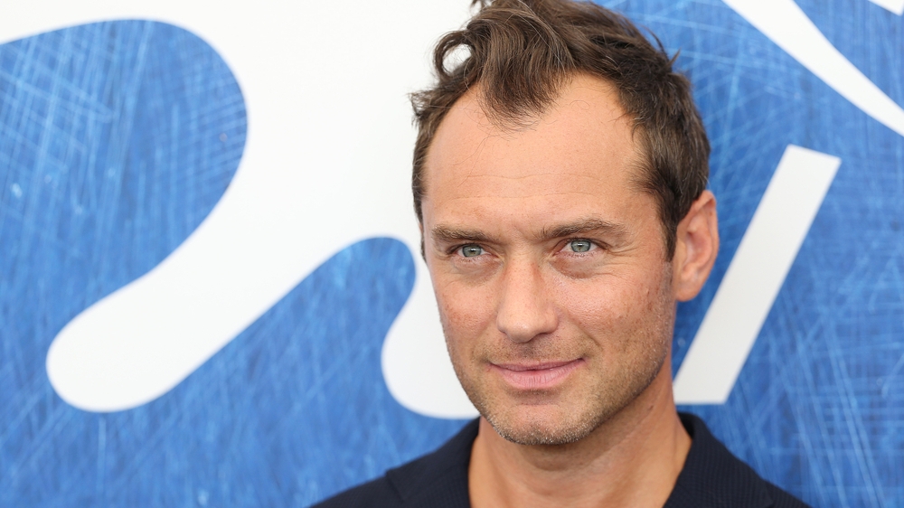 Jude Law, tată pentru a șasea oară la 47 de ani