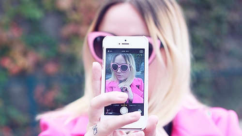 Selfie fără telefon! Trendul care face furori în rândul internauţilor