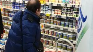 Cornel Palade si-a invins fobia de shoppping si a mers singur la cumparaturi. Vezi cum s-a descurcat printre rafturi!