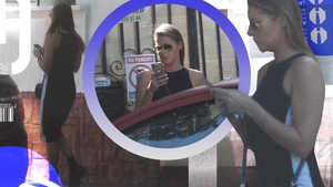 Roxana Nemeș se pregătește de sexy-pictoriale. S-a epilat definitiv și e „mulată” cu totul