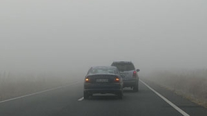 Avertizare de ceaţă pentru Bucureşti şi 11 judeţe. Autostrăzile A1, A2 şi A3 şi mai multe drumuri naţionale, vizate şi ele de ceaţă. Ce recomandă Poliţia
