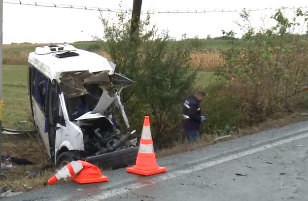 Lista victimelor accidentului cu 10 morţi din Ialomiţa. Impactul dintre tir și microbuz a fost nimicitor