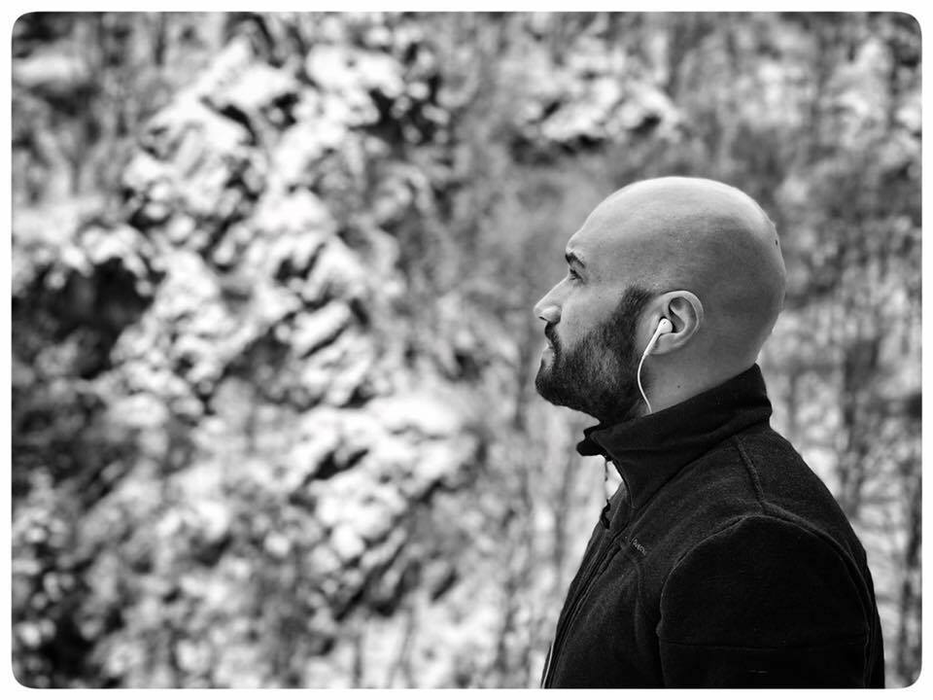 Mihai Bendeac, în ipostaze intime cu…un câine: “Nu mă așteptam să îi bagi limba în gură“