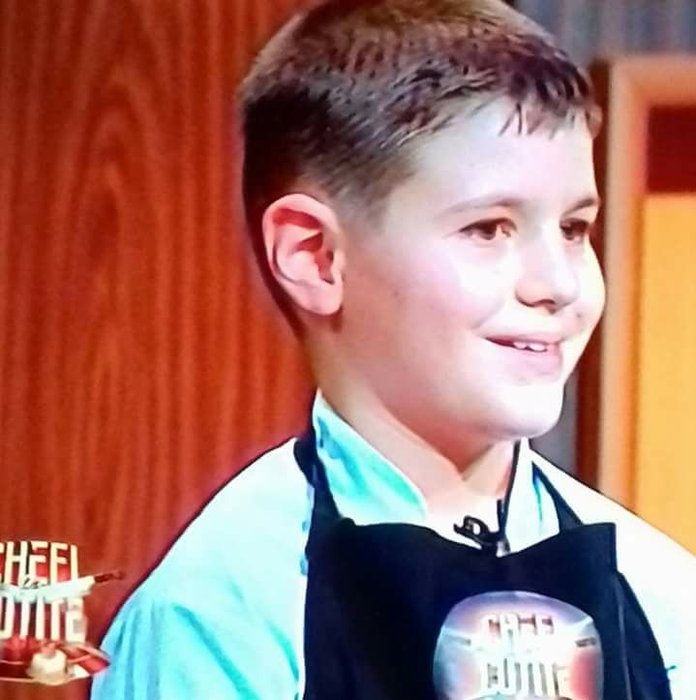 Alex i-a impresionat pe cei trei juraţi cu talentul lui