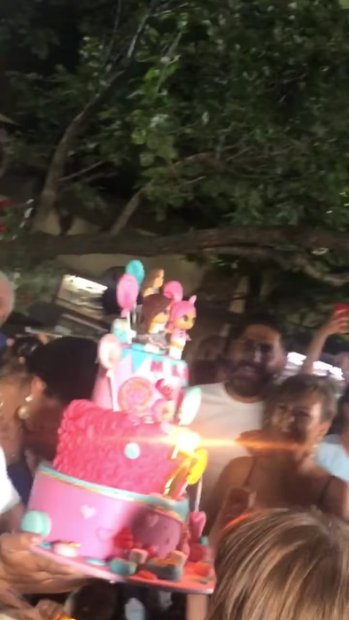 Imaginile momentului în showbiz! Connect-R și Misha, filmați în ipostaze tandre la 1 an de la anunțul divorțului! Andra i-a dat de gol