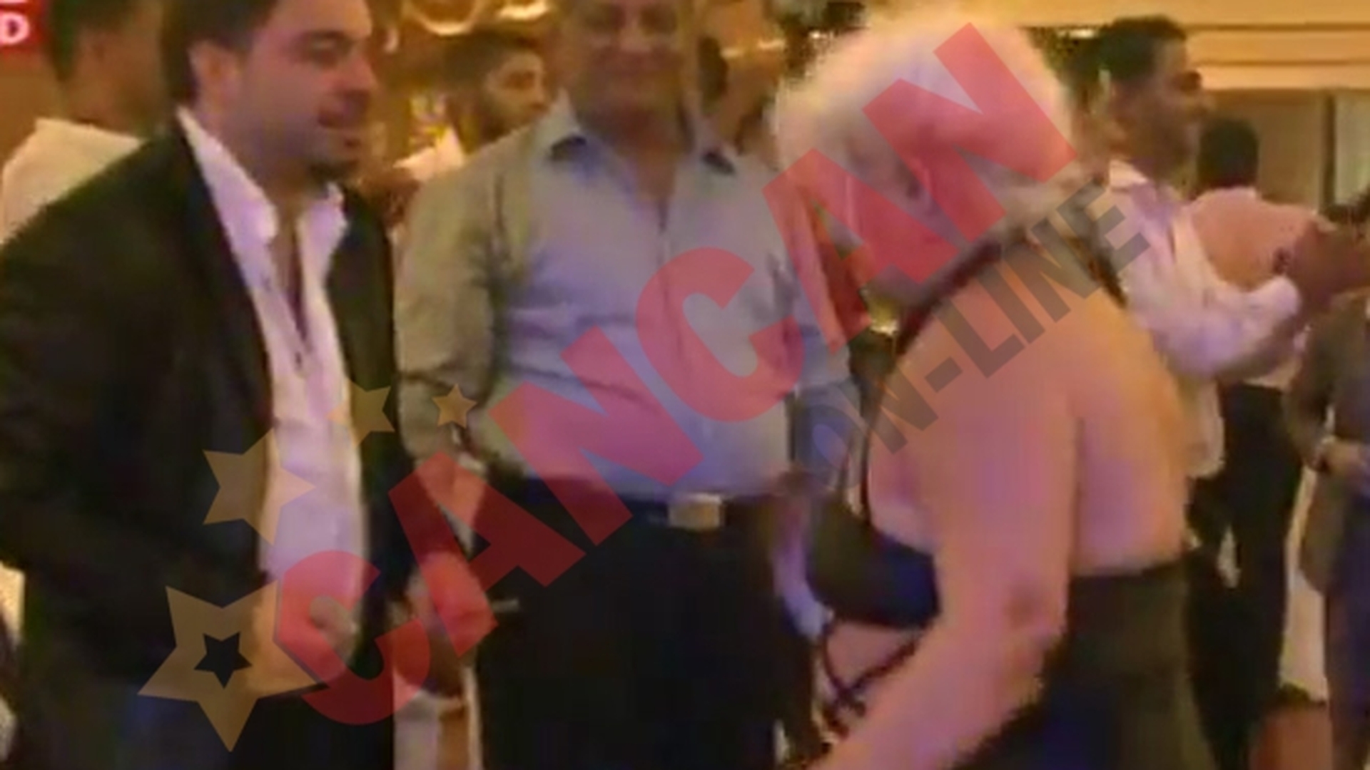 Florin Salam a fost "hartuit sexual" de o blonda grasa! Uite cum s-a dat la el
