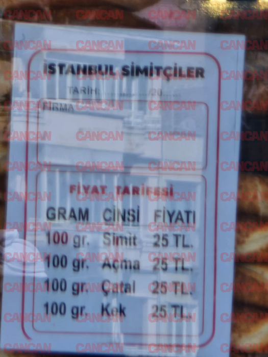 Românii au luat cu asalt Piața Taksim, înainte de România-Turcia. Cât costă un doner sau un porumb copt?