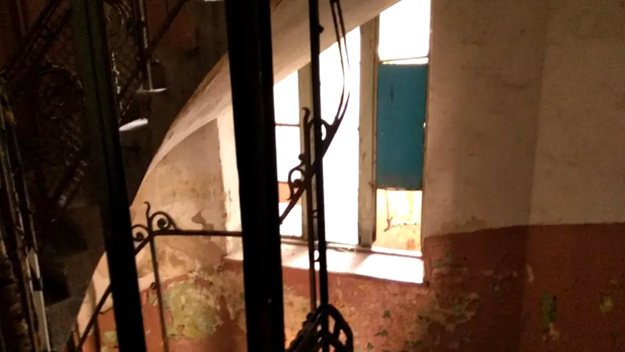 Secrete ascunse în pereții casei! Ce a găsit o femeie în locuința sa veche de 150 de ani