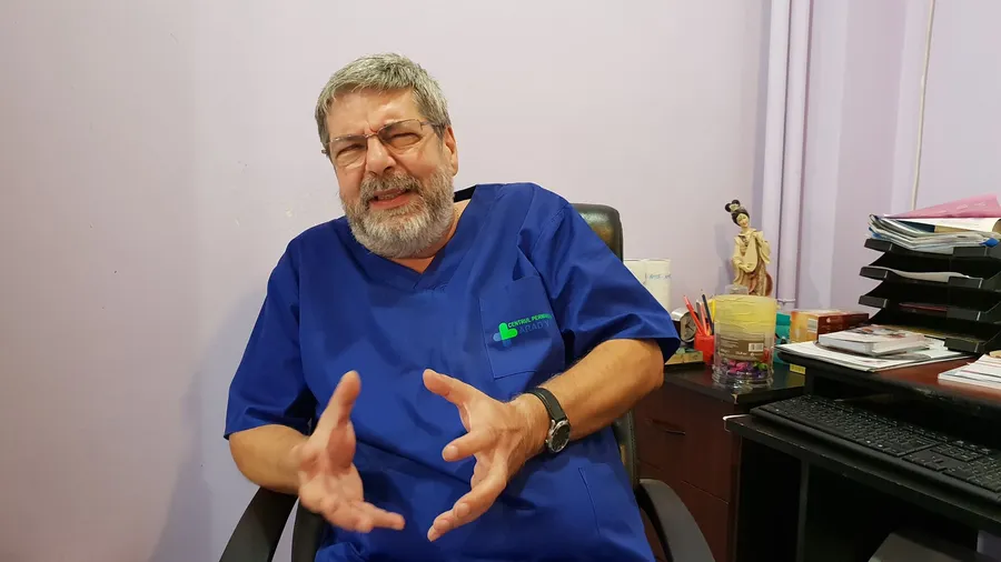 Medicul Adrian Dărăbanțiu s-a înscris la concursul organizat de Spitalul Județean Arad pentru postul de brancardier