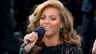 Beyonce, data jos de pe scena de un admirator infocat, in timpul unui concert in Brazilia