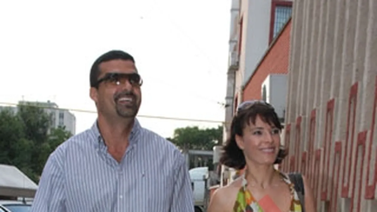 Monica Davidescu: Nu mi se pare normal sa imi fac renume expunand nimicuri de familie