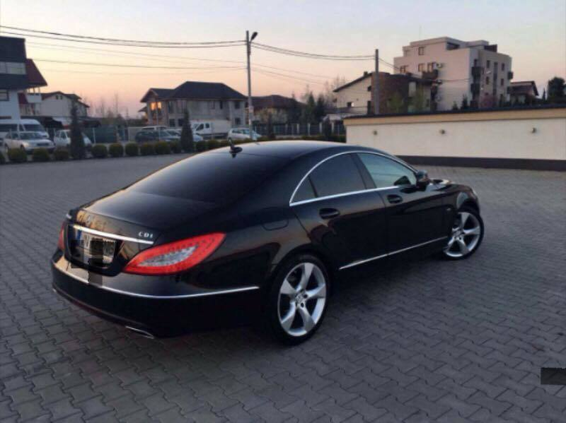 S-a prostituat ca să aibă bani pentru copil, acum a luat o decizie radicală. Ce vedetă şi-a scos la vânzare maşina
