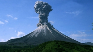 Cel putin 14 morti in urma eruptiei unui vulcan, in Indonezia