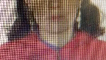 Imagini de la înmormântarea Alexandrei şi a fiicelor ei! Detaliu care le-a atras atenţia tuturor