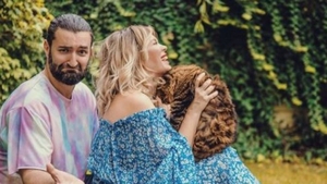 Cum a îmbrăcat-o Gina Pistol pe Josephine. Prezentatoarea a postat imaginea cu fiica ei și a lui Smiley  pe internet