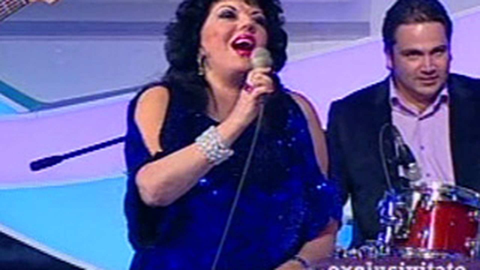 VIDEO Carmen Harra, asa cum n-ai mai vazut-o de ani de zile! Ascult-o dezlantuita cum canta o melodie rromanes!