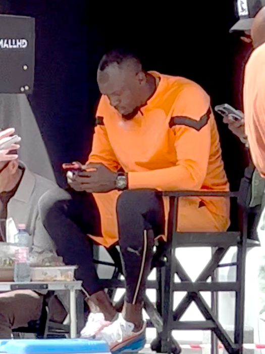 Usain Bolt a făcut show la filmări și a cucerit-o pe colega de platou. Cel mai rapid om din lume a întors toate privirile pe Calea Victoriei