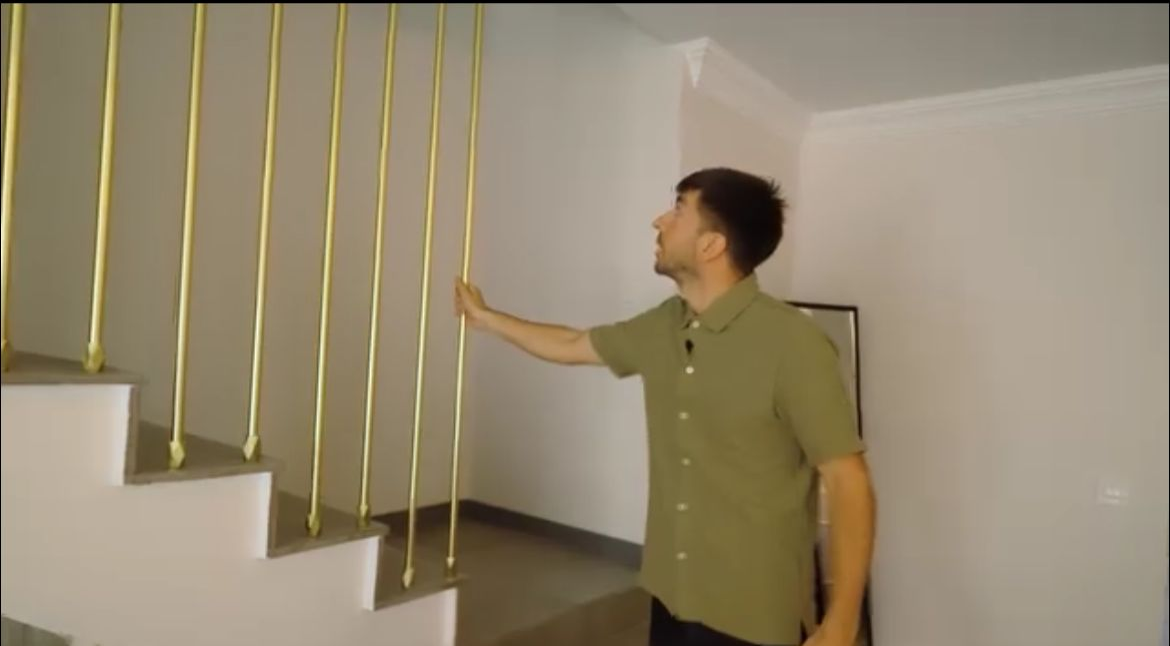 Cum arată vila cu două etaje a lui Mircea Bravo! Și-a luat casă în cel mai scump oraș din România