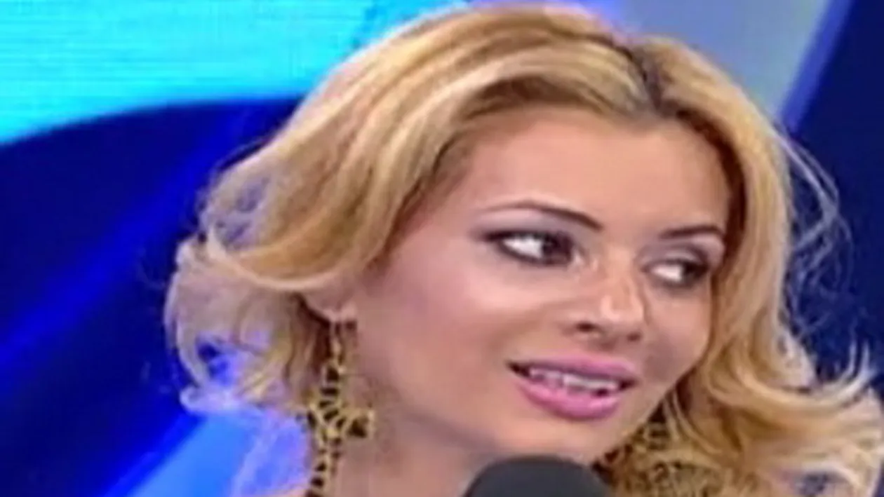 Rochia cu icoane a Mariei Simion, subiect de discutie pentru creatorii de moda de peste hotare!