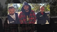 Filmarea care arată adevărata fața a lui IAN! Râdea în timp ce era adus la Parchet, în cătușe