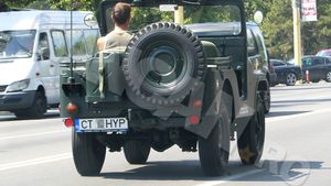 S-a retras din viaţa publică, dar CANCAN.ro l-a găsit. Cum l-am filmat pe ”Ţarul” de la Mamaia când credea că nimeni nu-l observă!