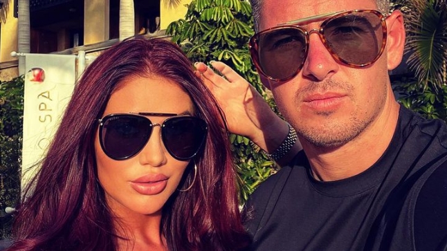 Surpriză de proporții pentru fanii lui Amy Childs! Vedeta este însărcinată pentru a treaia oară