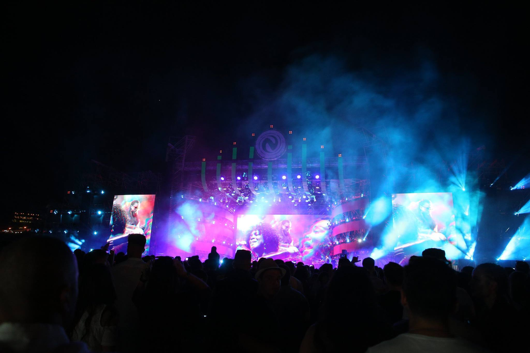 CANCAN.ro transmite cele mai tari momente. IMAGINI LIVE. Zeci de mii de oameni la NEVERSEA, cel mai mare festival de pe litoral