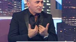 VIDEO Dupa doua luni de la incident! Marcel Pavel explica de ce a cantat gresit imnul Romaniei! N-a platit amenda de 5.000 de lei