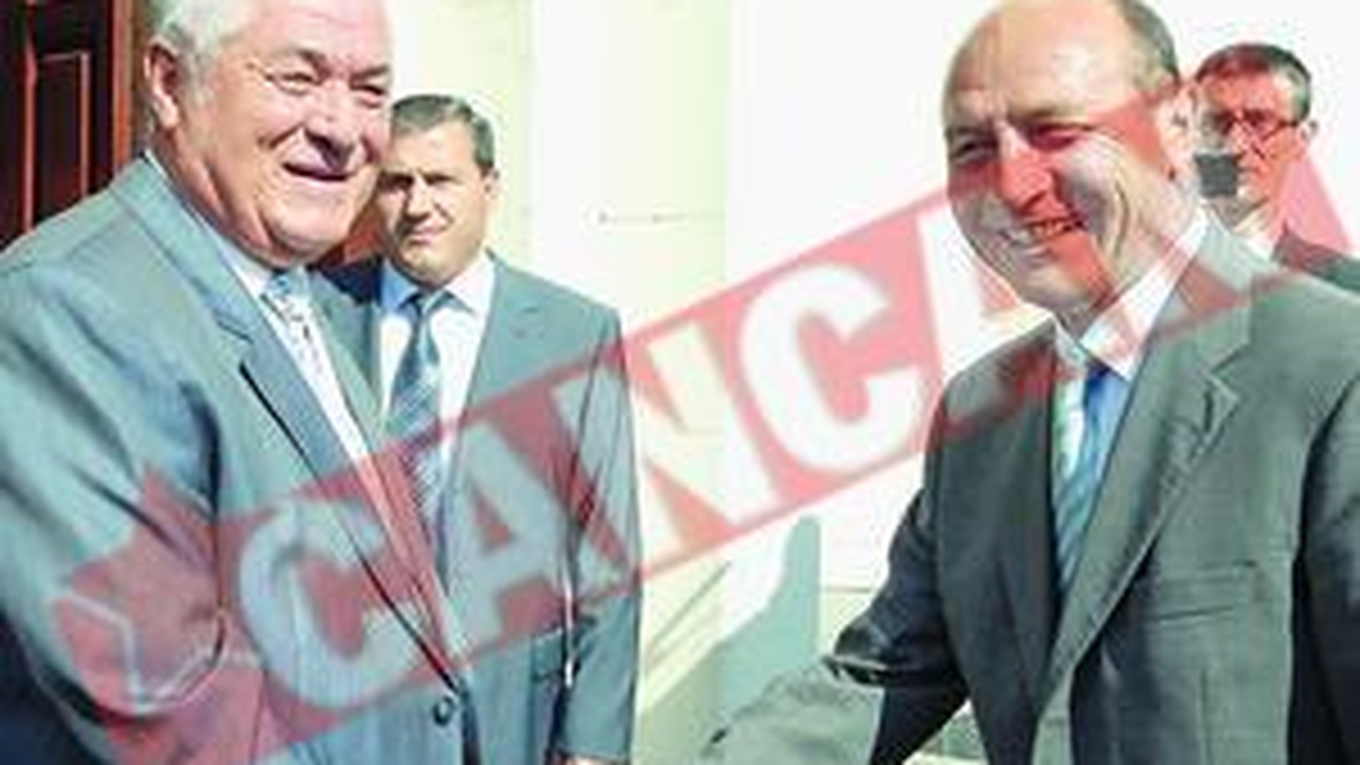 TRAIAN Basescu Si-a salutat "romanasii" In fata lui Voronin